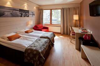 Отель Lapland Hotels Riekonlinna Саариселькя Улучшенный двухместный номер с 2 отдельными кроватями и сауной-1